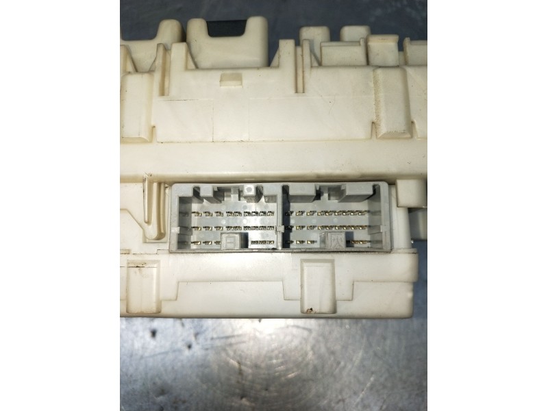 Recambio de caja reles / fusibles para mitsubishi l200 / triton (ka_t, kb_t) 2.5 di-d 4wd (kb4t) referencia OEM IAM G8C541MA4 86