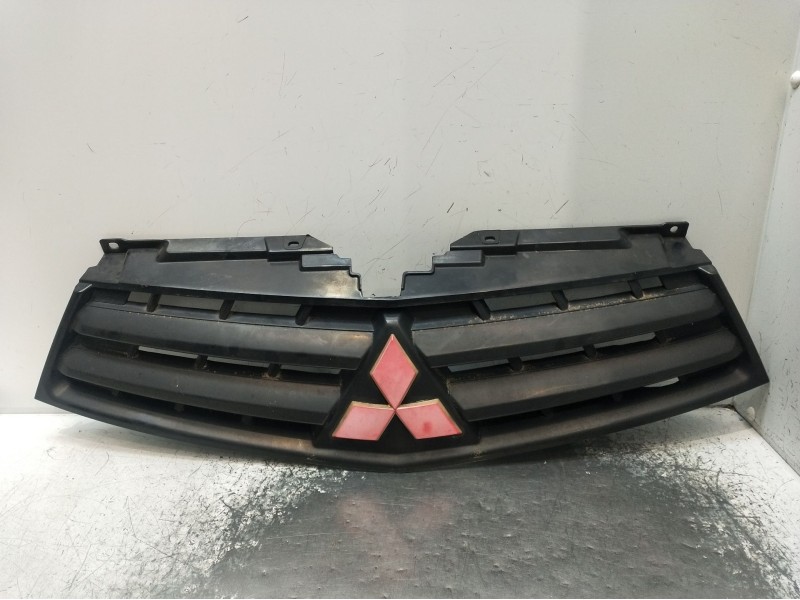 Recambio de rejilla delantera para mitsubishi l200 / triton (ka_t, kb_t) 2.5 di-d 4wd (kb4t) referencia OEM IAM   2005