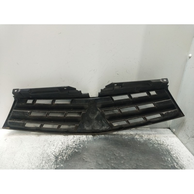 Recambio de rejilla delantera para mitsubishi l200 / triton (ka_t, kb_t) 2.5 di-d 4wd (kb4t) referencia OEM IAM   2005