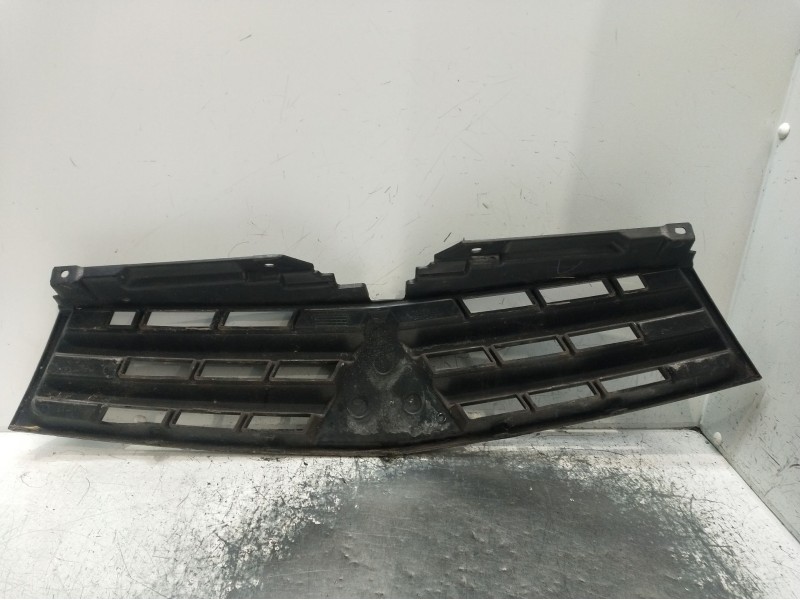 Recambio de rejilla delantera para mitsubishi l200 / triton (ka_t, kb_t) 2.5 di-d 4wd (kb4t) referencia OEM IAM   2005