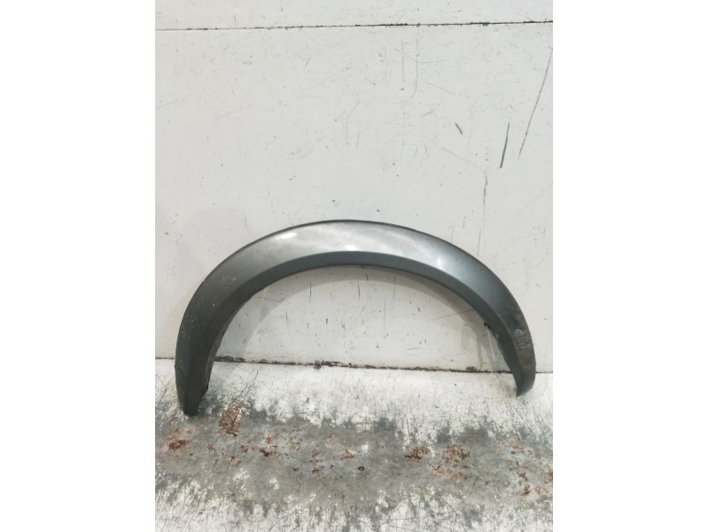 Recambio de aletin delantero derecho para mitsubishi l200 / triton (ka_t, kb_t) 2.5 di-d 4wd (kb4t) referencia OEM IAM   2005