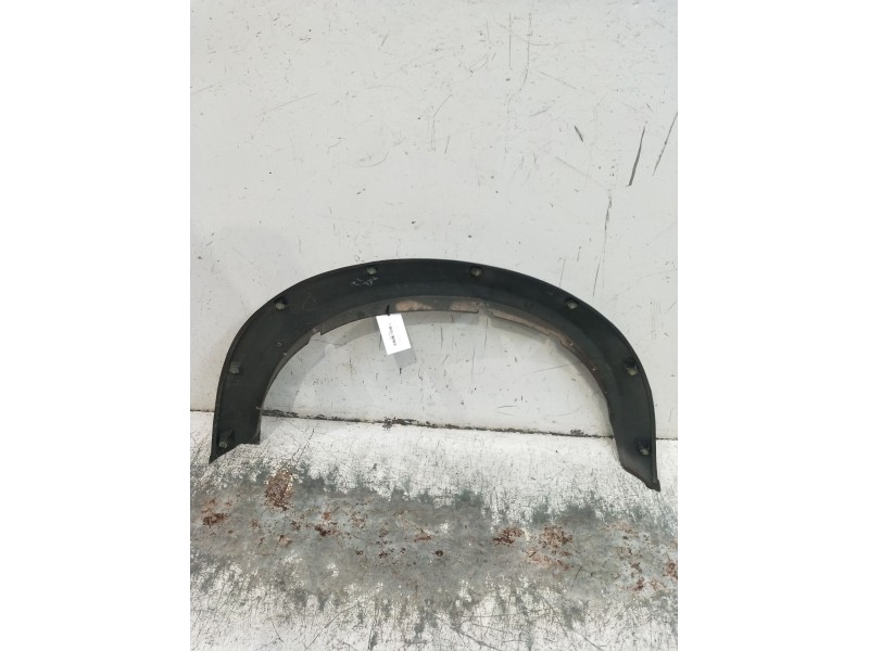 Recambio de aletin delantero izquierdo para mitsubishi l200 / triton (ka_t, kb_t) 2.5 di-d 4wd (kb4t) referencia OEM IAM   2005