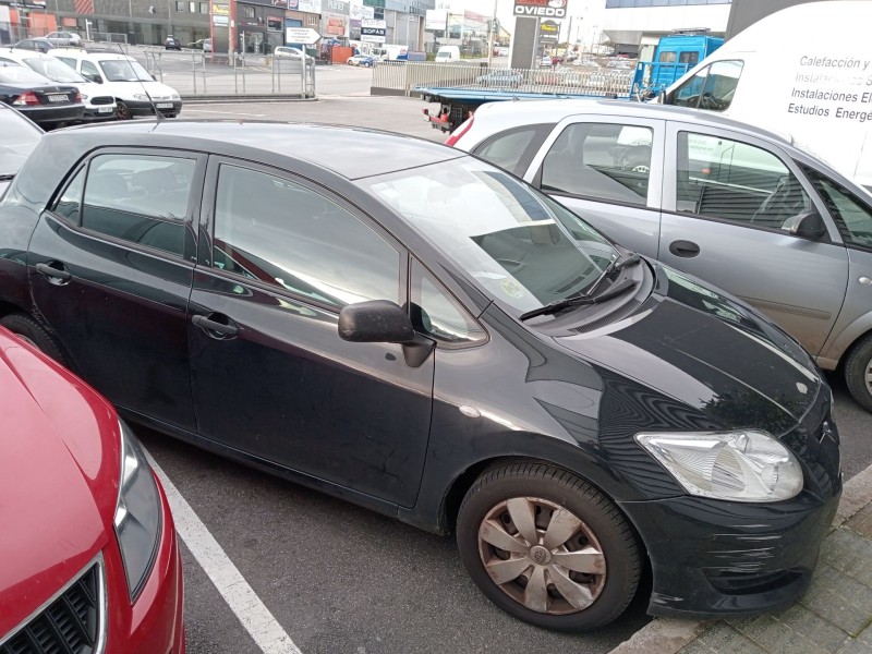 toyota auris (_e15_) del año 2009