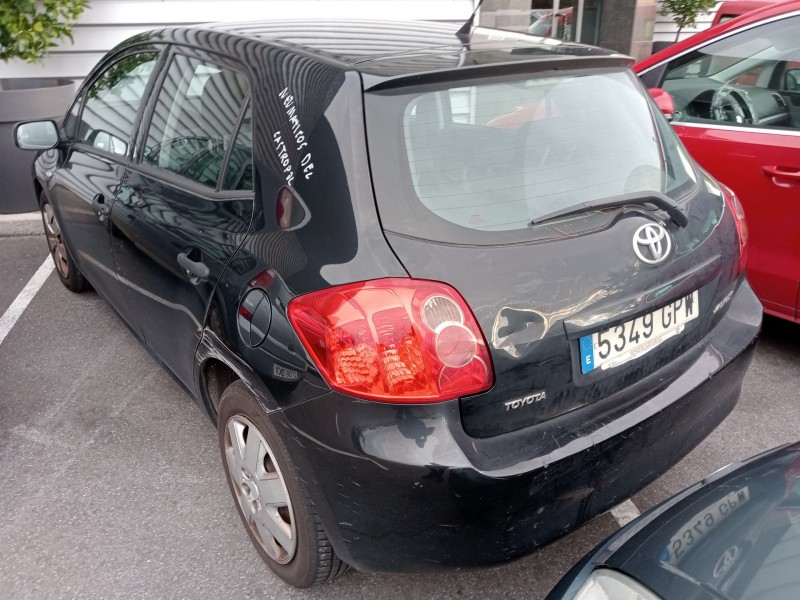 toyota auris (_e15_) del año 2009