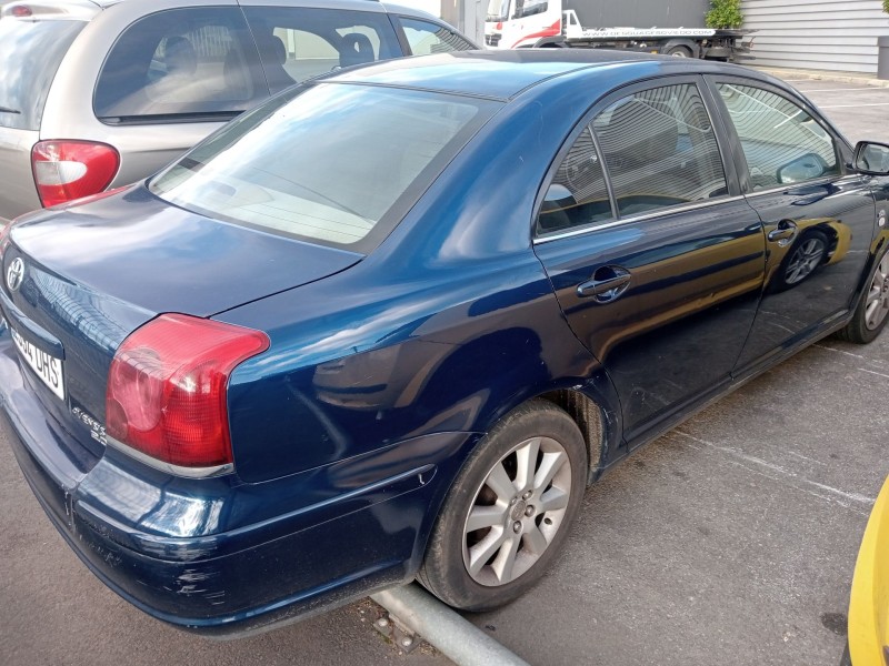 toyota avensis sedán (_t25_) del año 2005