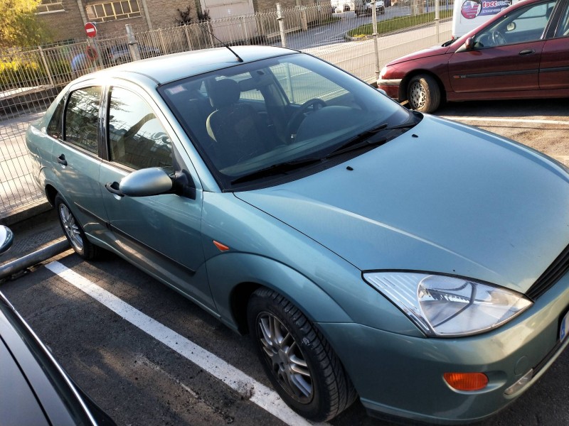 ford focus berlina (cak) del año 2001