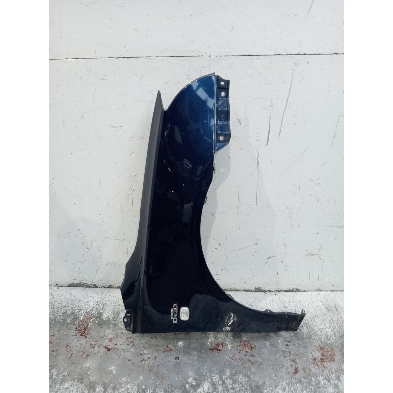 Recambio de aleta delantera derecha para toyota avensis sedán (_t25_) 2.0 d-4d (cdt250_) referencia OEM IAM   