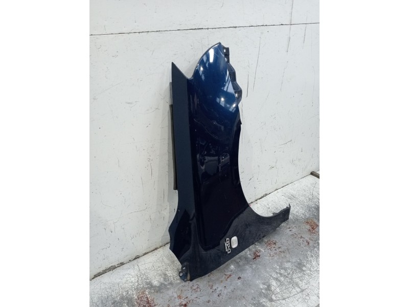 Recambio de aleta delantera derecha para toyota avensis sedán (_t25_) 2.0 d-4d (cdt250_) referencia OEM IAM   