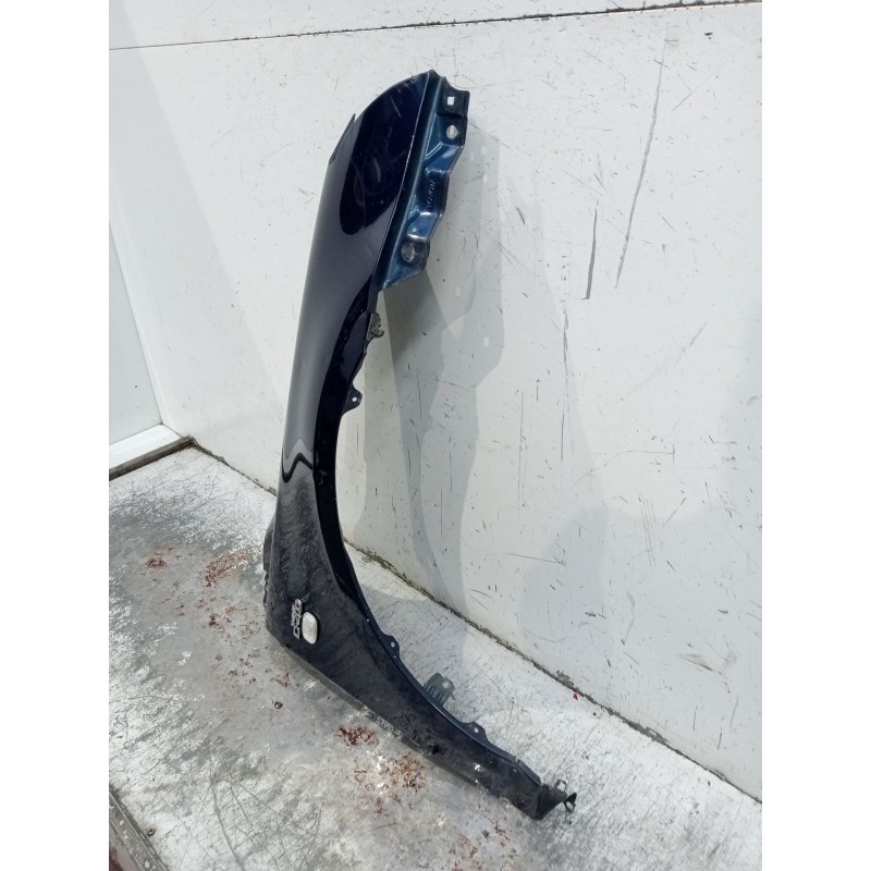 Recambio de aleta delantera derecha para toyota avensis sedán (_t25_) 2.0 d-4d (cdt250_) referencia OEM IAM   