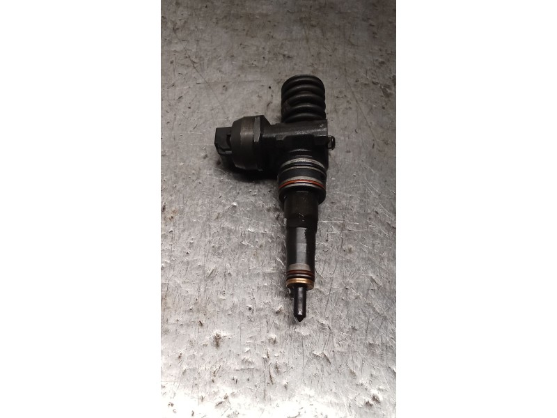 Recambio de inyector para volkswagen passat b5.5 (3b3) 1.9 tdi referencia OEM IAM 038130073AJ 0414720037 BOSCH