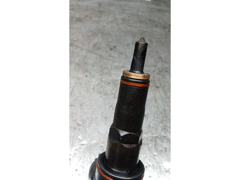 Recambio de inyector para volkswagen passat b5.5 (3b3) 1.9 tdi referencia OEM IAM 038130073AJ 0414720037 BOSCH