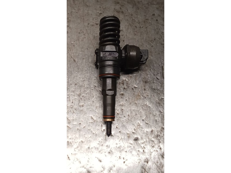 Recambio de inyector para volkswagen passat b5.5 (3b3) 1.9 tdi referencia OEM IAM 038130073AJ 0414720037 BOSCH
