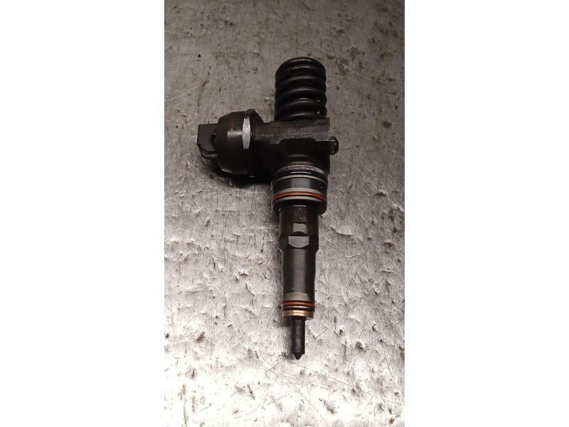 Recambio de inyector para volkswagen passat b5.5 (3b3) 1.9 tdi referencia OEM IAM 038130073AJ 0414720037 BOSCH