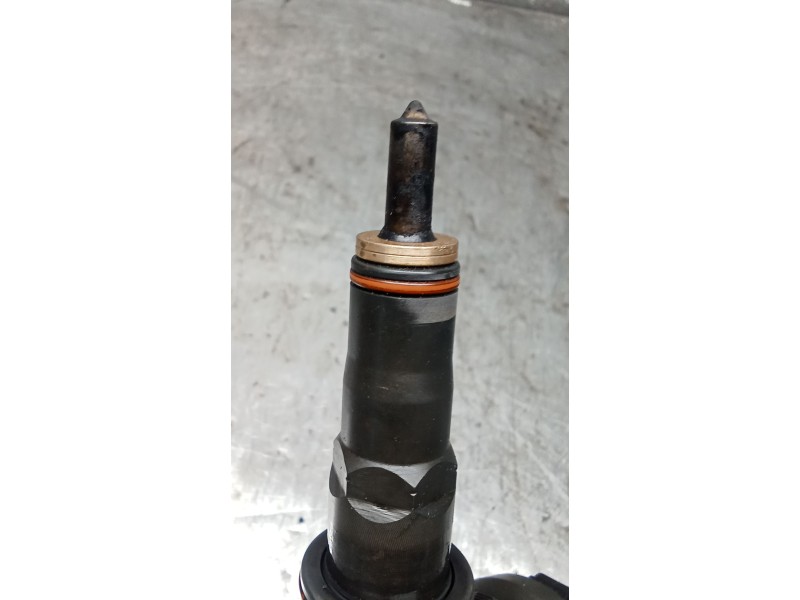 Recambio de inyector para volkswagen passat b5.5 (3b3) 1.9 tdi referencia OEM IAM 038130073AJ 0414720037 BOSCH