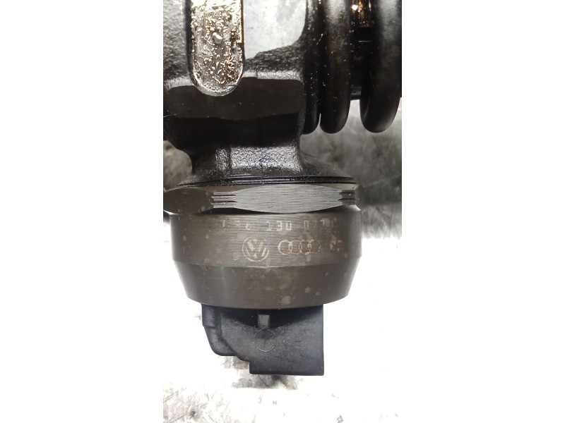 Recambio de inyector para volkswagen passat b5.5 (3b3) 1.9 tdi referencia OEM IAM 038130073AJ 0414720037 BOSCH
