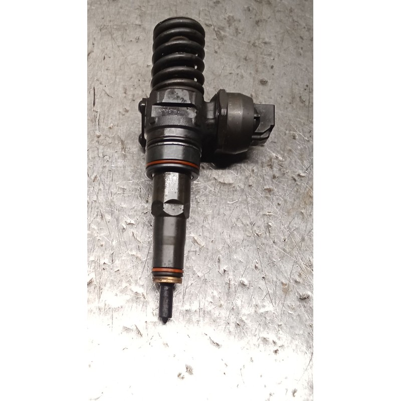 Recambio de inyector para volkswagen passat b5.5 (3b3) 1.9 tdi referencia OEM IAM 038130073AJ 0414720037 BOSCH
