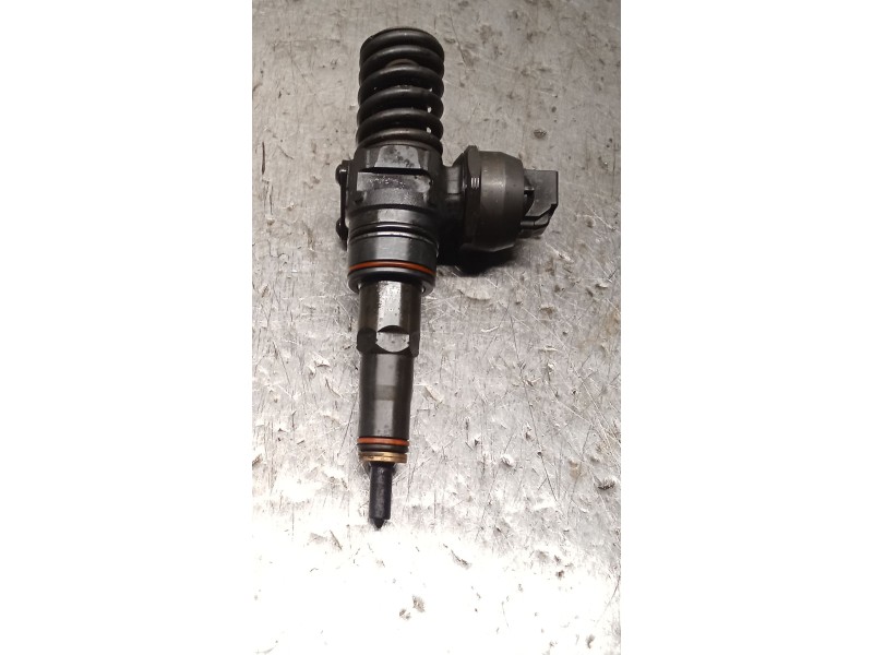 Recambio de inyector para volkswagen passat b5.5 (3b3) 1.9 tdi referencia OEM IAM 038130073AJ 0414720037 BOSCH