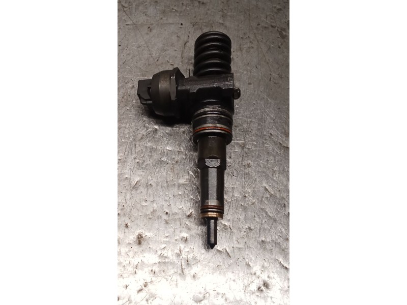 Recambio de inyector para volkswagen passat b5.5 (3b3) 1.9 tdi referencia OEM IAM 038130073AJ 0414720037 BOSCH
