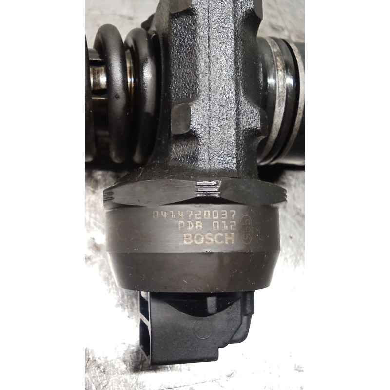 Recambio de inyector para volkswagen passat b5.5 (3b3) 1.9 tdi referencia OEM IAM 038130073AJ 0414720037 BOSCH