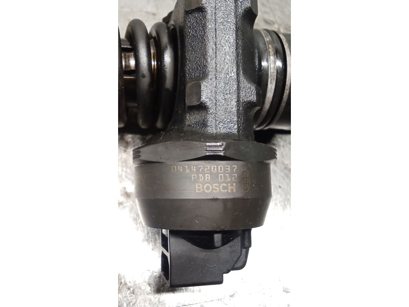 Recambio de inyector para volkswagen passat b5.5 (3b3) 1.9 tdi referencia OEM IAM 038130073AJ 0414720037 BOSCH