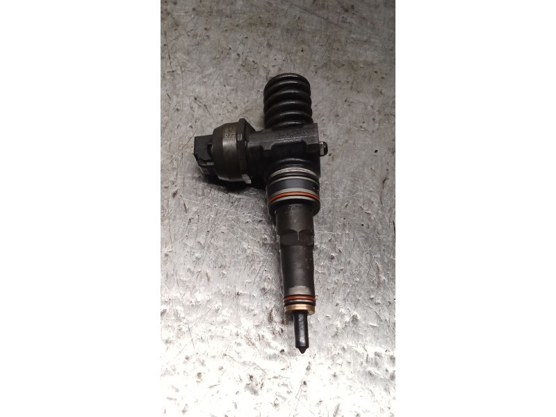 Recambio de inyector para volkswagen passat b5.5 (3b3) 1.9 tdi referencia OEM IAM 038130073AJ 0414720037 BOSCH