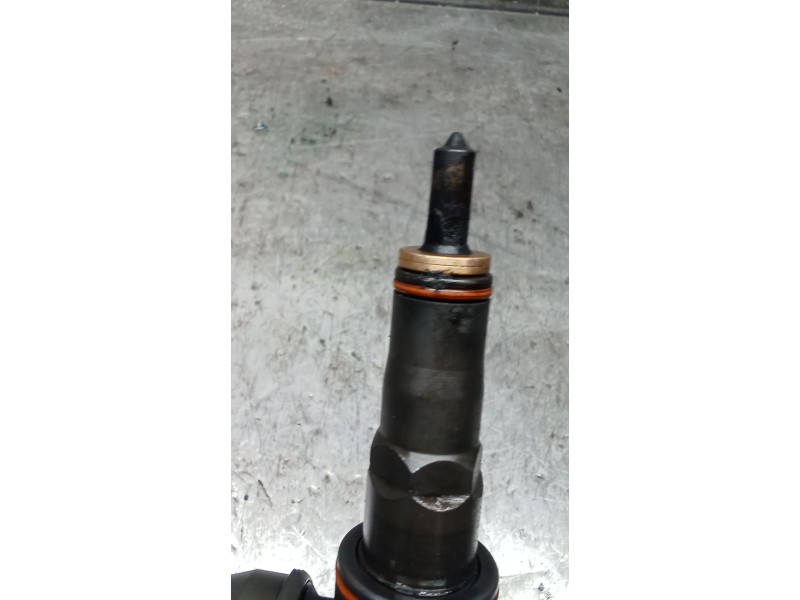 Recambio de inyector para volkswagen passat b5.5 (3b3) 1.9 tdi referencia OEM IAM 038130073AJ 0414720037 BOSCH