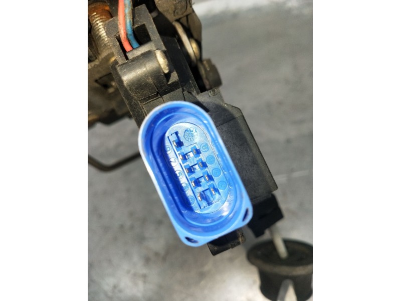 Recambio de motor cierre centralizado delantero izquierdo para audi a3 (8p1) 2.0 tdi 16v referencia OEM IAM 4E1837015 3P 2004