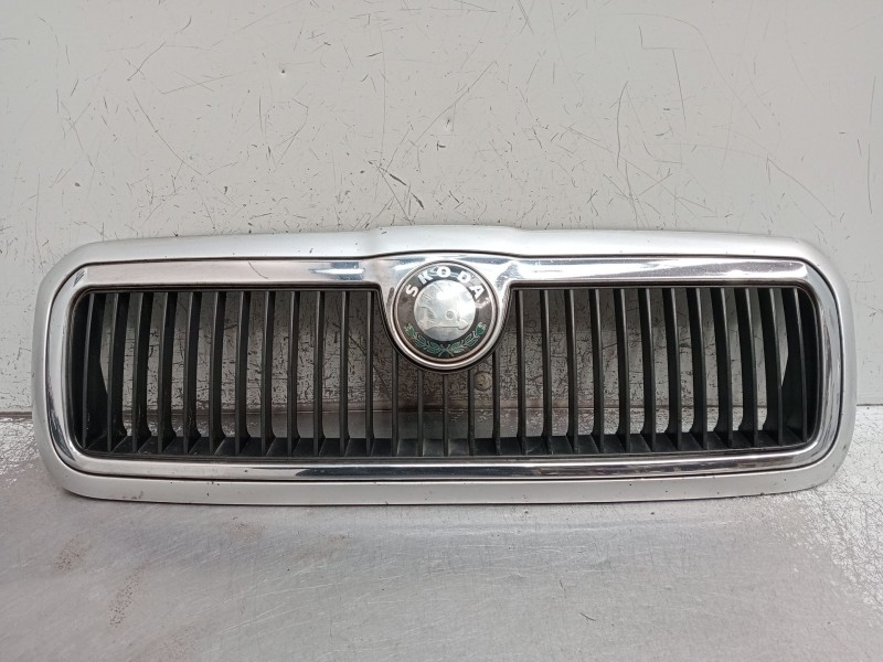 Recambio de rejilla delantera para skoda octavia i (1u2) 1.9 tdi referencia OEM IAM   1997