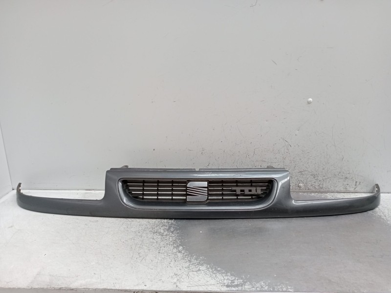 Recambio de rejilla delantera para seat toledo i (1l2) 1.9 tdi referencia OEM IAM   1996