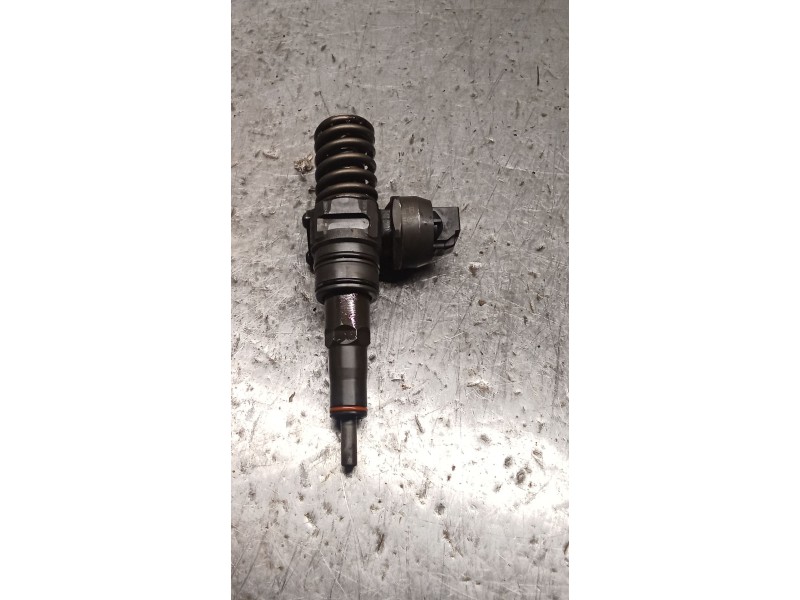 Recambio de inyector para volkswagen golf v (1k1) 1.9 tdi referencia OEM IAM 038130073AG 0414720215 BOSCH