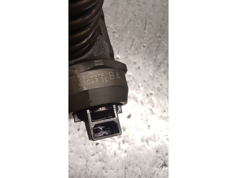 Recambio de inyector para volkswagen golf v (1k1) 1.9 tdi referencia OEM IAM 038130073AG 0414720215 BOSCH