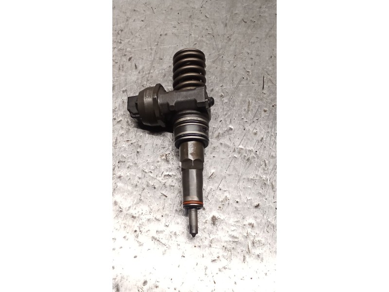 Recambio de inyector para volkswagen golf v (1k1) 1.9 tdi referencia OEM IAM 038130073AG 0414720215 BOSCH