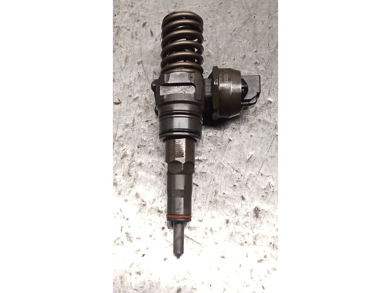 Recambio de inyector para volkswagen golf v (1k1) 1.9 tdi referencia OEM IAM 038130073AG 0414720215 BOSCH