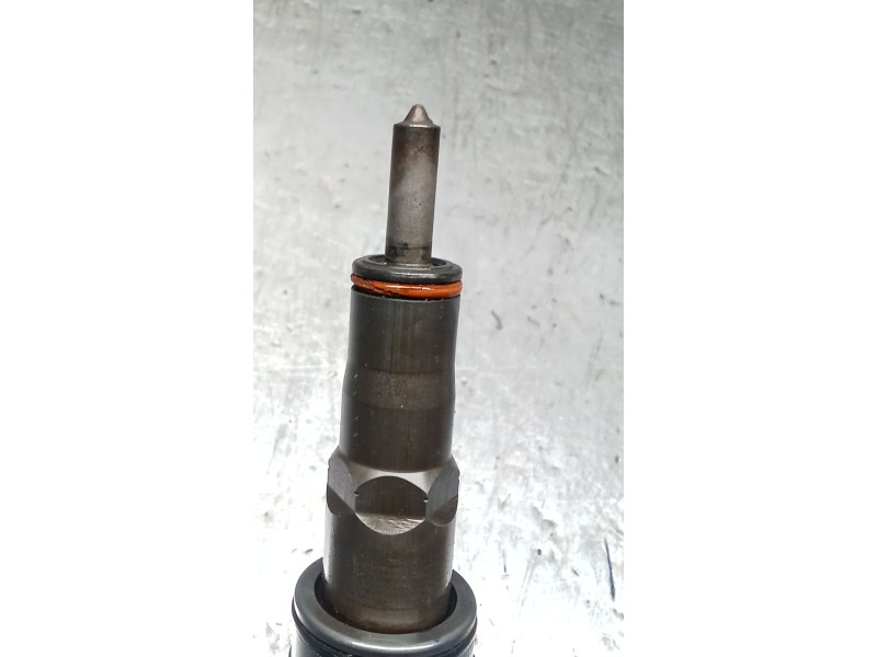 Recambio de inyector para volkswagen golf v (1k1) 1.9 tdi referencia OEM IAM 038130073AG 0414720215 BOSCH