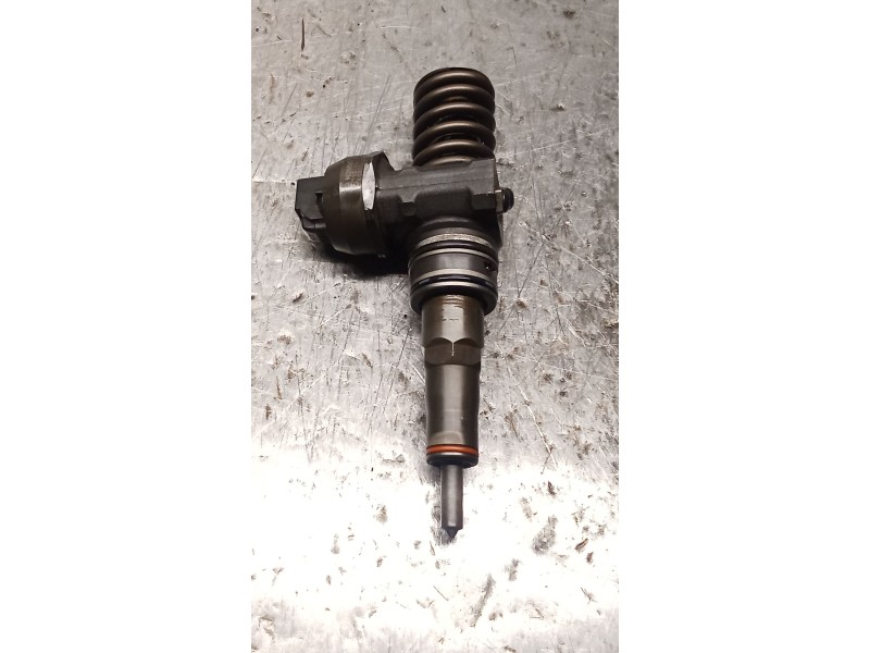 Recambio de inyector para volkswagen golf v (1k1) 1.9 tdi referencia OEM IAM 038130073AG 0414720215 BOSCH