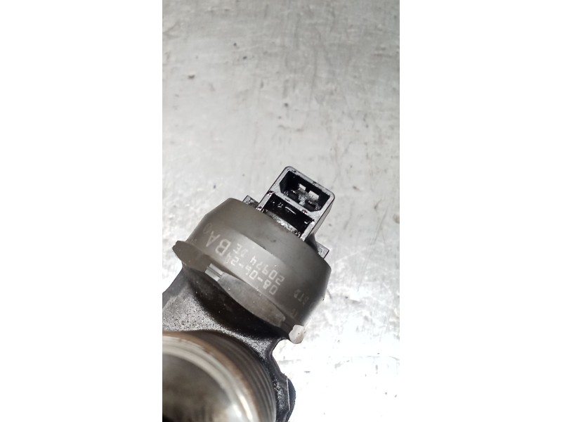 Recambio de inyector para volkswagen golf v (1k1) 1.9 tdi referencia OEM IAM 038130073AG 0414720215 BOSCH