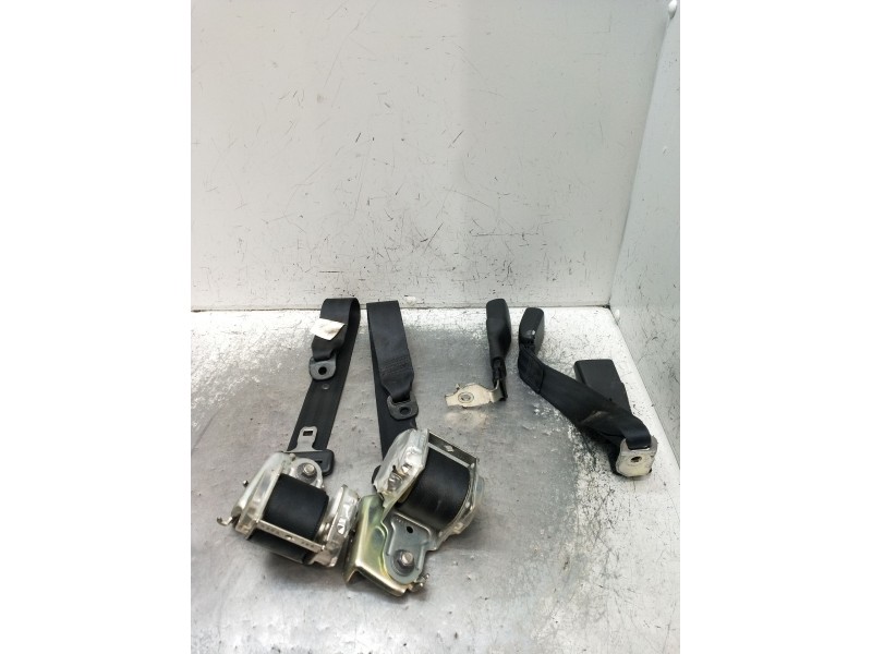 Recambio de juego cinturones trasero para toyota auris (_e15_) 1.4 d-4d (nde150_) referencia OEM IAM  5P 2006
