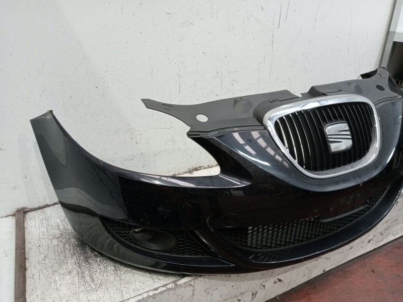 Recambio de paragolpes delantero para seat leon (1p1) 2.0 tdi 16v referencia OEM IAM   2005