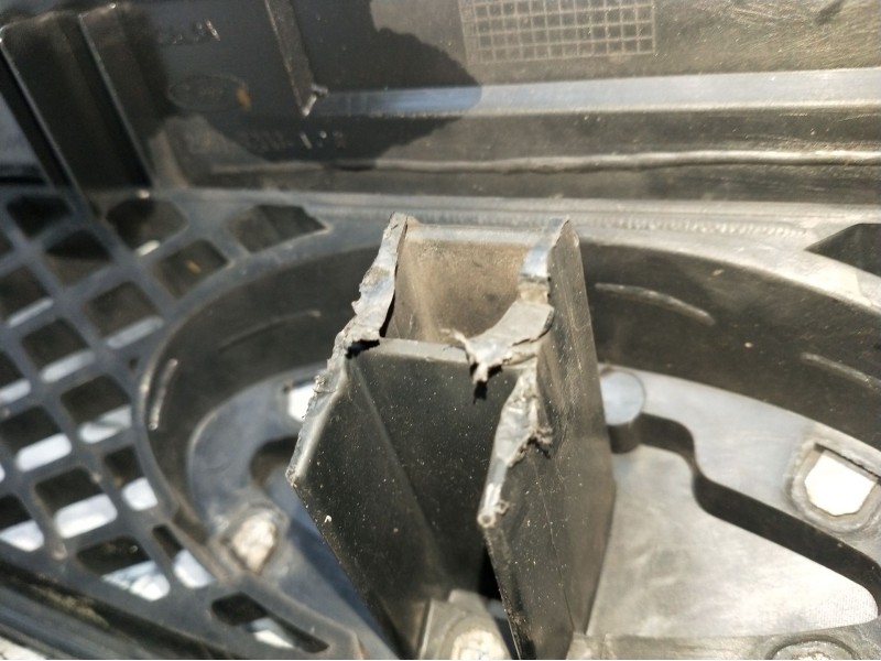 Recambio de rejilla delantera para ford fiesta v (jh_, jd_) 1.6 16v referencia OEM IAM  VER FOTOS 2002