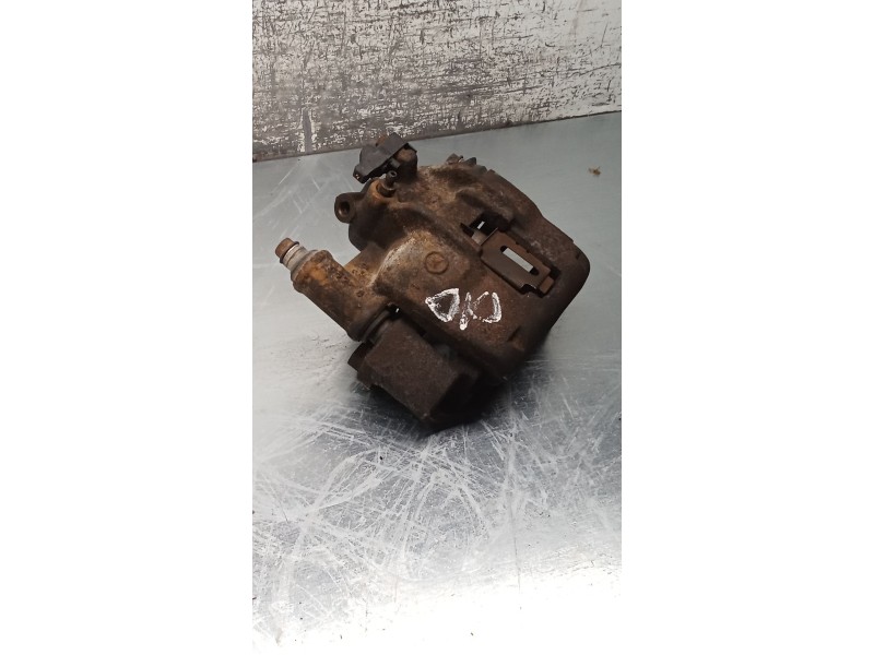Recambio de pinza freno delantera derecha para mercedes-benz vito autobús (w638) 110 td 2.3 (638.174) referencia OEM IAM  BOSCH 
