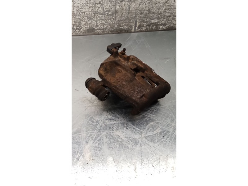 Recambio de pinza freno delantera izquierda para mercedes-benz vito autobús (w638) 110 td 2.3 (638.174) referencia OEM IAM  BOSC