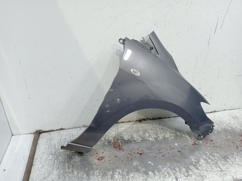 Recambio de aleta delantera derecha para mazda 5 (cr) 2.0 cd (cr19) referencia OEM IAM   