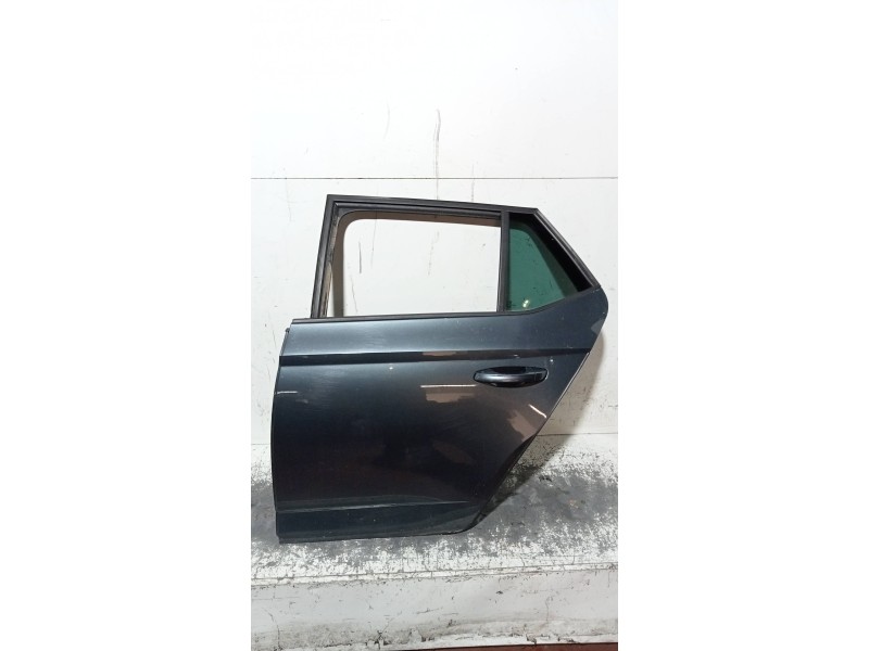Recambio de puerta trasera izquierda para skoda fabia 1.0 tsi referencia OEM IAM   5P