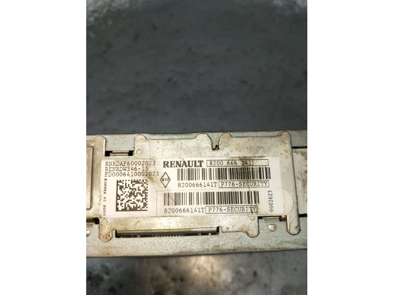 Recambio de sistema audio / radio cd para renault megane ii coupé-cabriolet (em0/1_) 1.9 dci referencia OEM IAM 8200666141 FD000