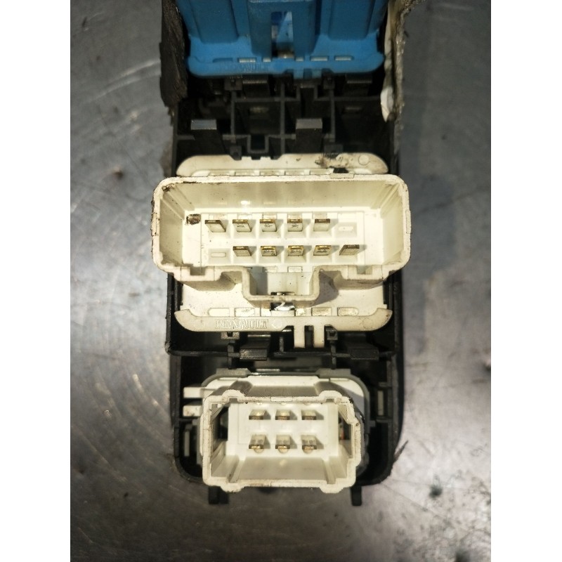 Recambio de mando elevalunas delantero izquierdo para renault megane ii coupé-cabriolet (em0/1_) 1.9 dci referencia OEM IAM  2P 