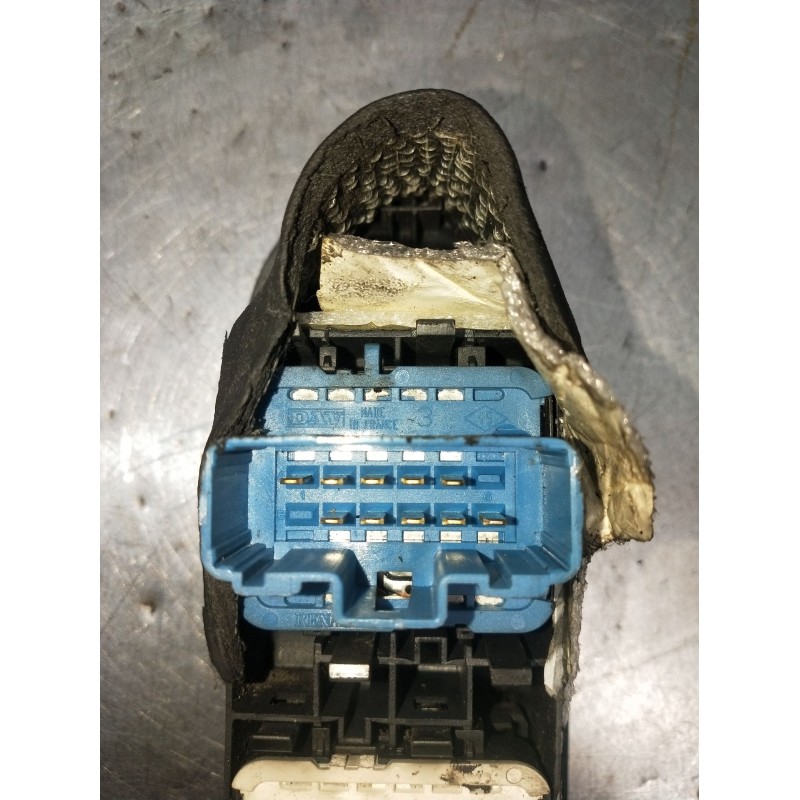 Recambio de mando elevalunas delantero izquierdo para renault megane ii coupé-cabriolet (em0/1_) 1.9 dci referencia OEM IAM  2P 