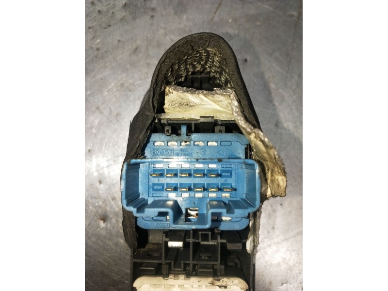 Recambio de mando elevalunas delantero izquierdo para renault megane ii coupé-cabriolet (em0/1_) 1.9 dci referencia OEM IAM  2P 