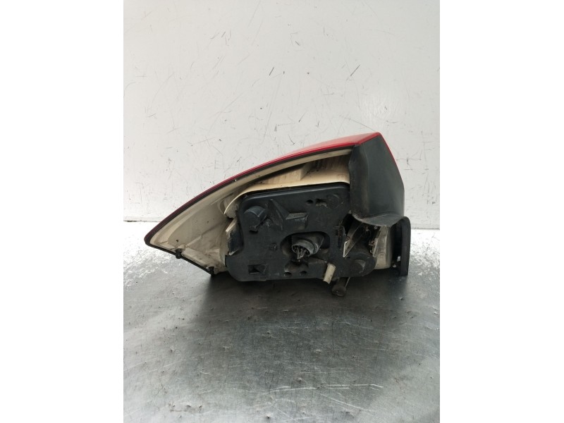 Recambio de piloto trasero derecho para audi a4 b6 (8e2) 1.8 t referencia OEM IAM 008330021227  2001