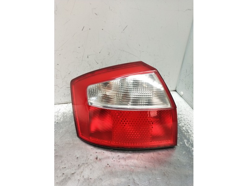 Recambio de piloto trasero izquierdo para audi a4 b6 (8e2) 1.8 t referencia OEM IAM 0083301622  2001