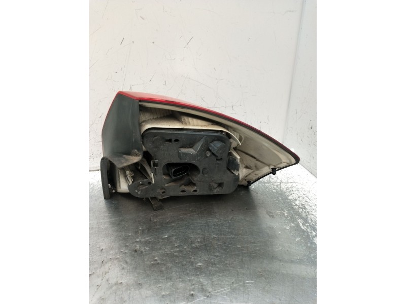 Recambio de piloto trasero izquierdo para audi a4 b6 (8e2) 1.8 t referencia OEM IAM 0083301622  2001